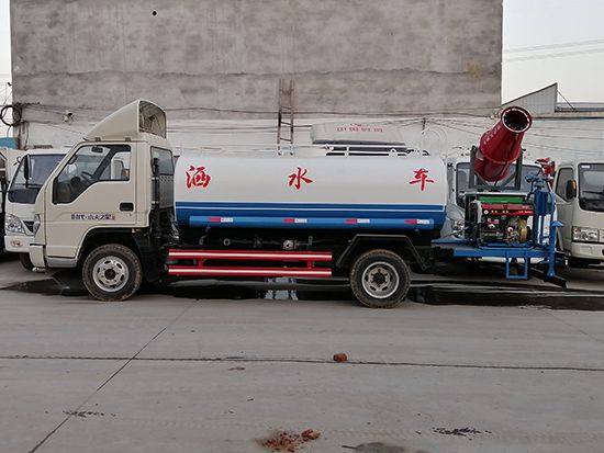 5吨洒水车