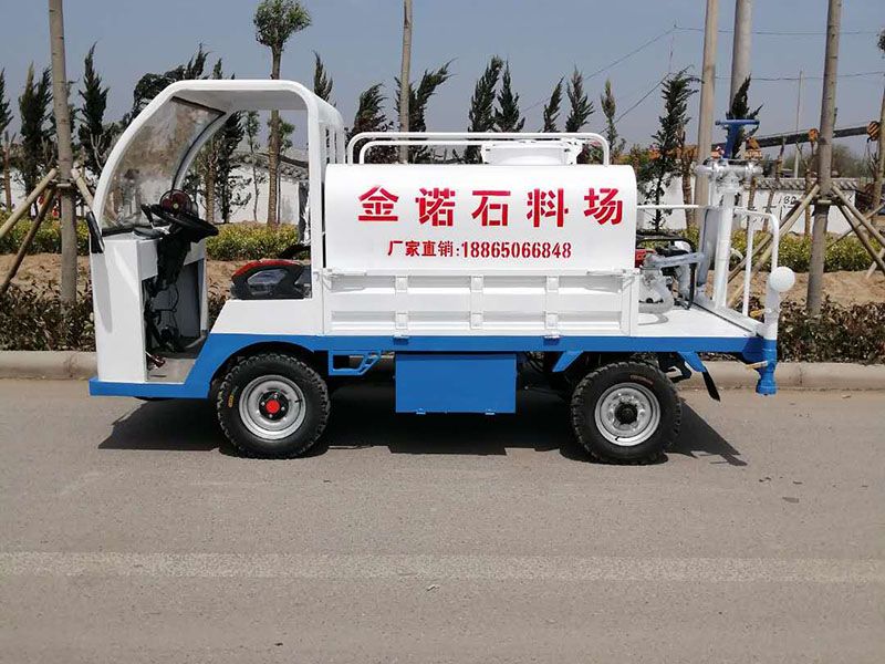 观光四轮高炮洒水车