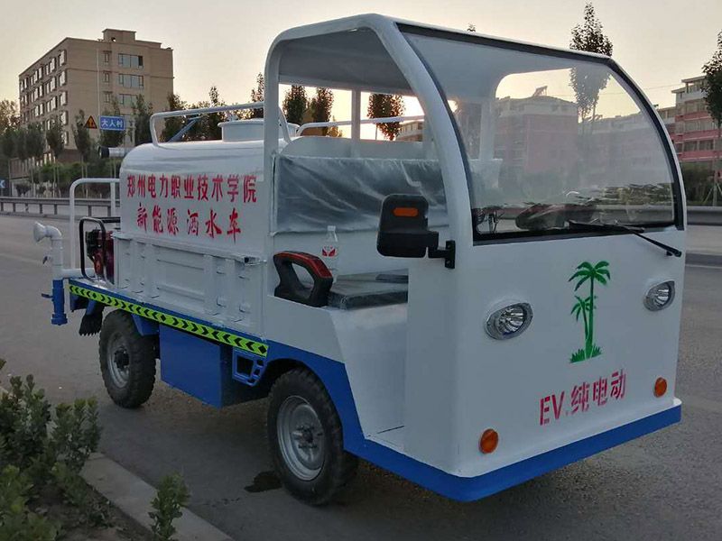 新能源四轮洒水车