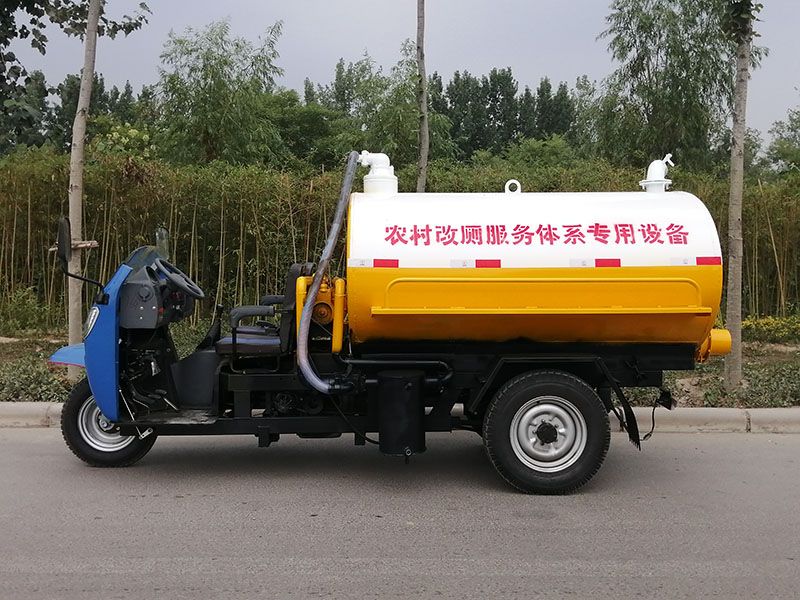 五征三立方吸粪车