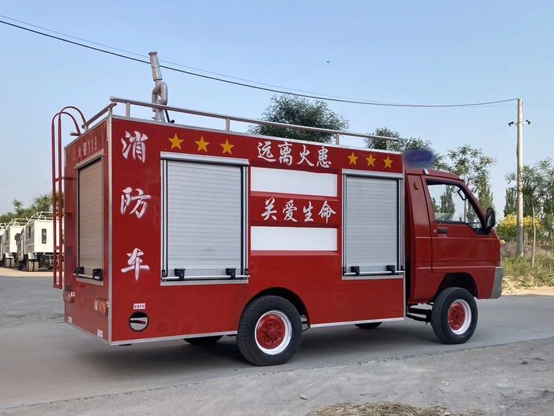 电动消防洒水车